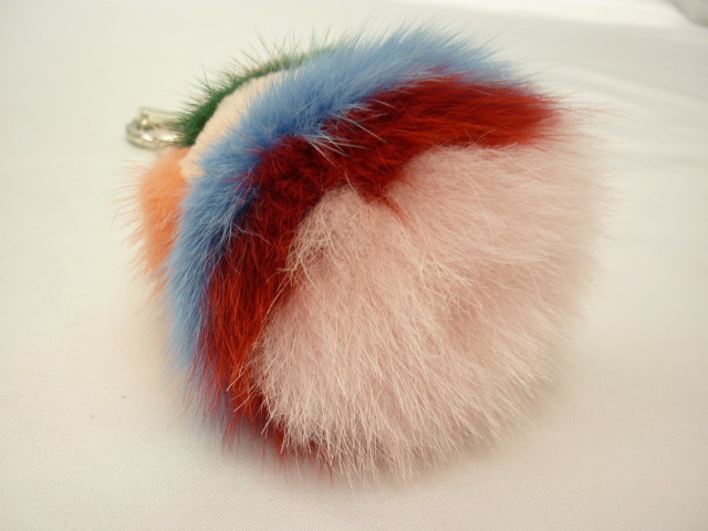 新品 未使用品 FENDI フェンディ バッグチャ―ム キーホルダー ファー