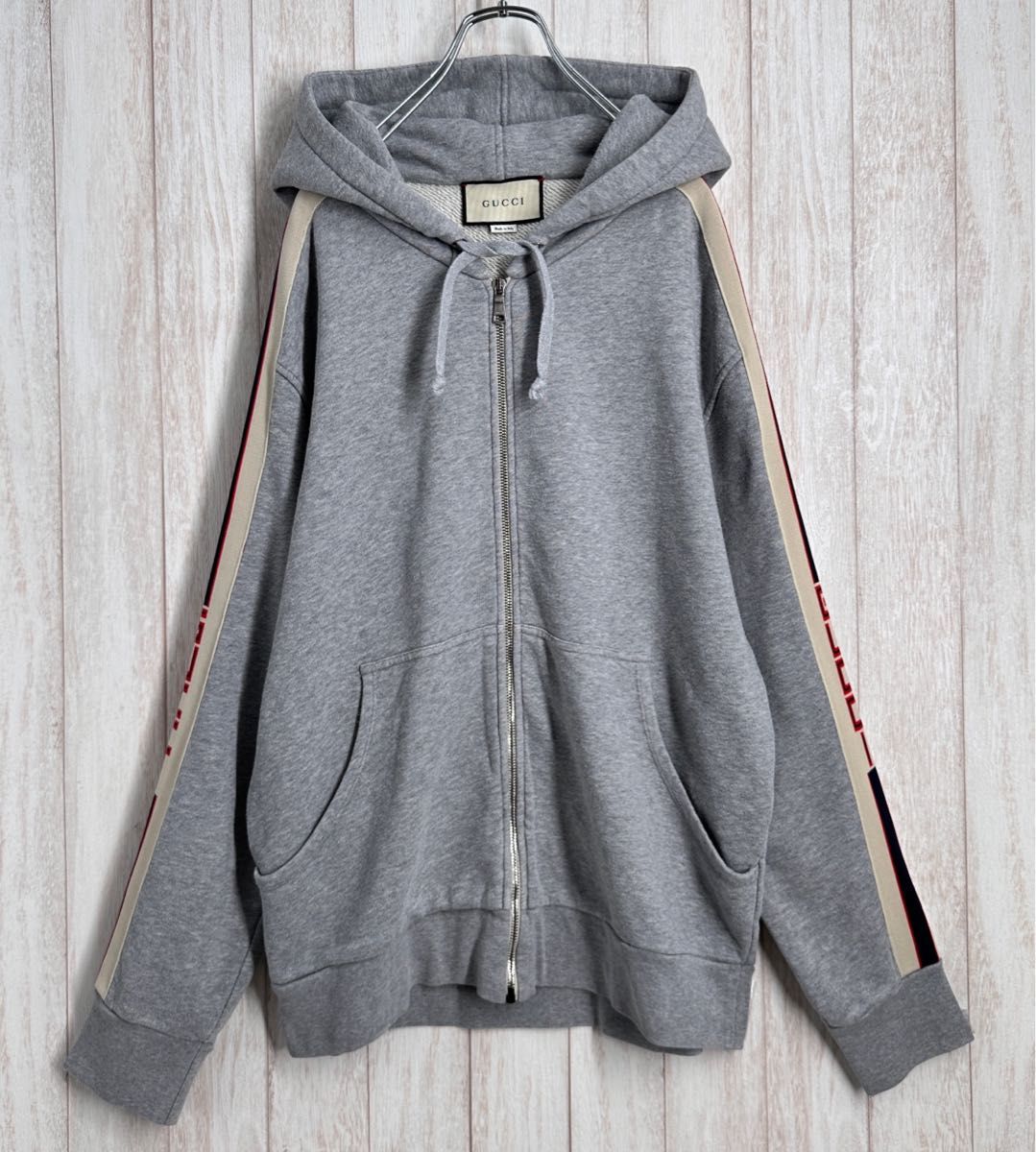 【人気デザイン】GUCCI グッチ シェリーライン テクニカルロゴ フードロゴ プルオーバーパーカー グレー L