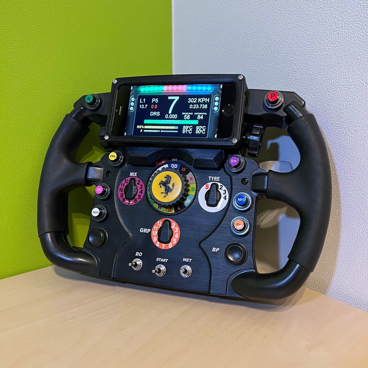 iPhone付】Thrustmaster フェラーリアドオンモニターキット iPhone付】Thrustmaster フェラーリアドオンモニターキット