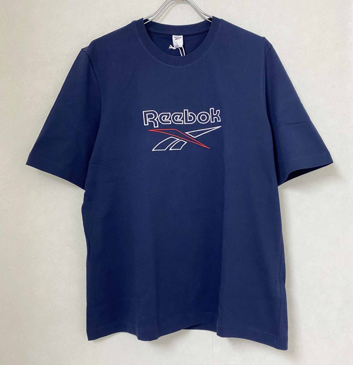 新品 XL ★ Reebok リーボック クラシックス ベクター Tシャツ IYP64 ネイビー ロゴ刺繍 半袖 定番 ビッグロゴ メンズ レディース 黒 LL_画像4