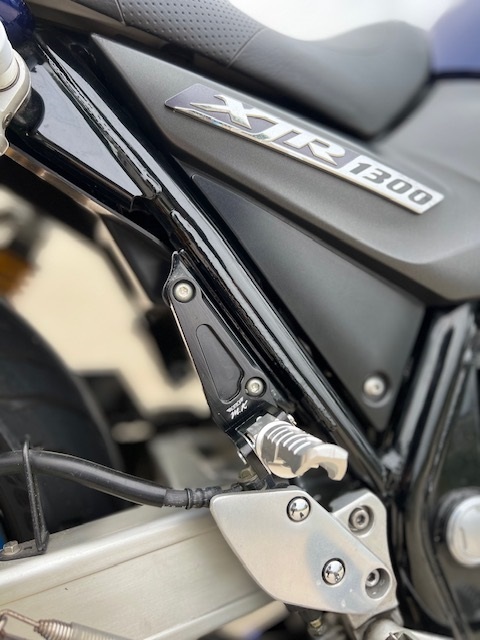 XJR1300 XJR1200　タンデムステップホルダー/シルバーステップ_画像3