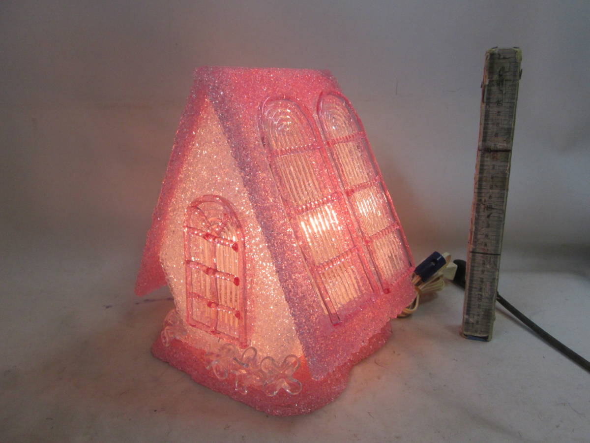 送料は商品説明欄に記入　 ピンク　スチロール樹脂　ハウス型　ランプ テーブルランプ ナイトランプ 樹脂製 カラツ工芸　テストOK３０ｃｍ_画像2