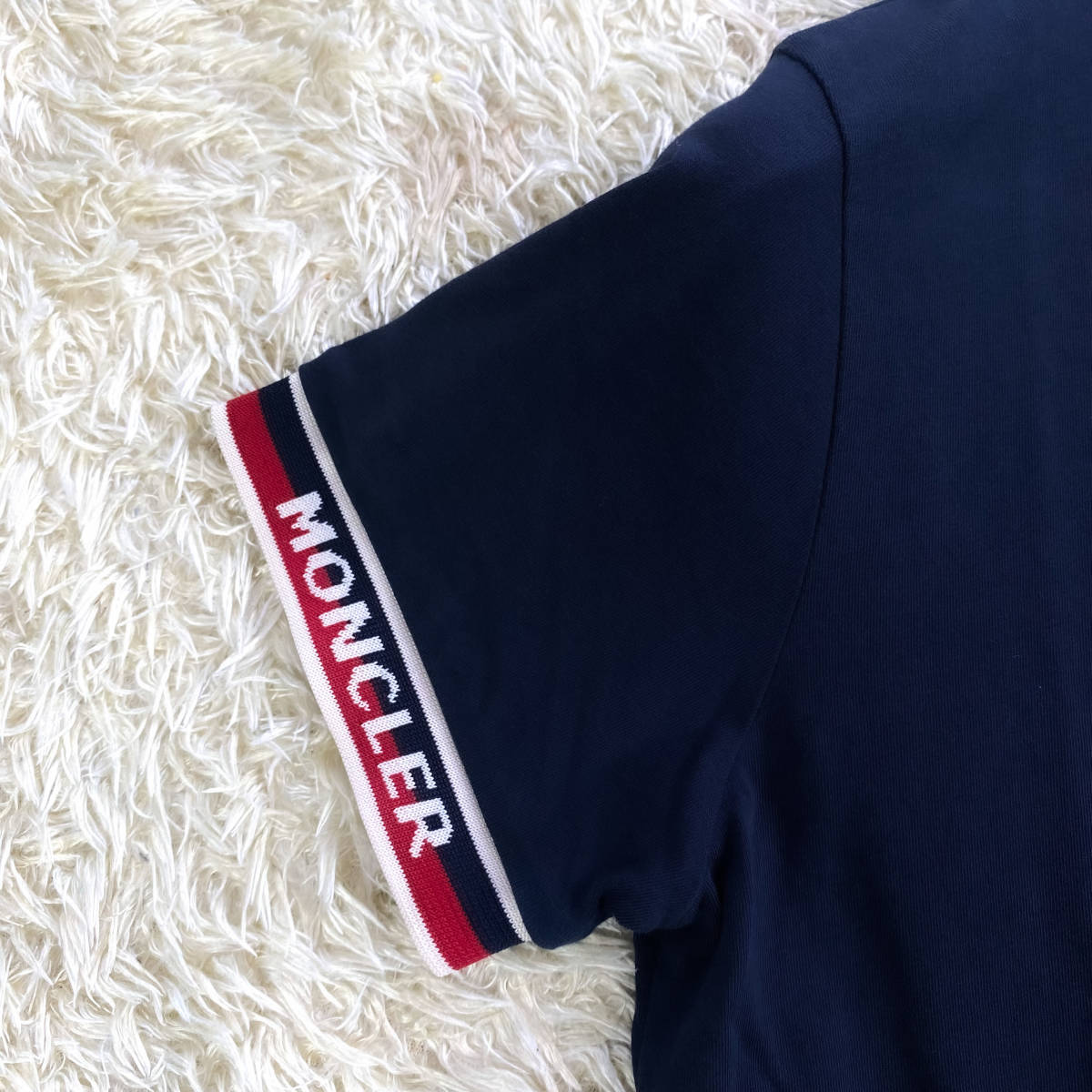 未使用級!MONCLER半袖Tシャツ ロゴ入リブラインネイビー濃紺