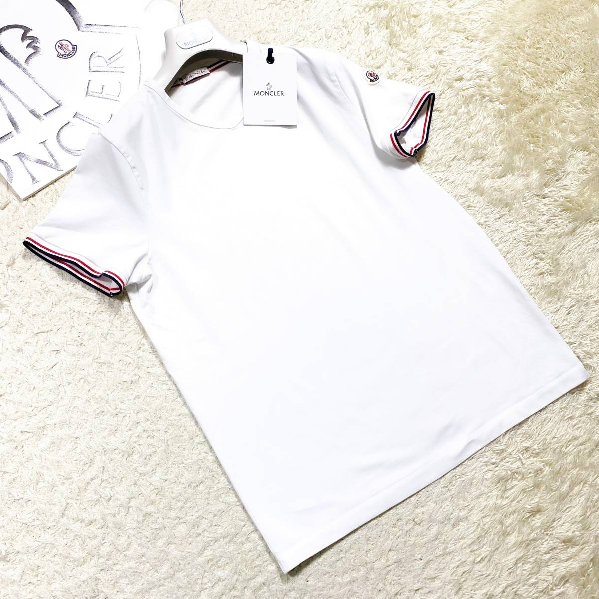 未使用級MONCLER半袖TシャツXL.LL~Lワンポイント袖ロゴワッペン