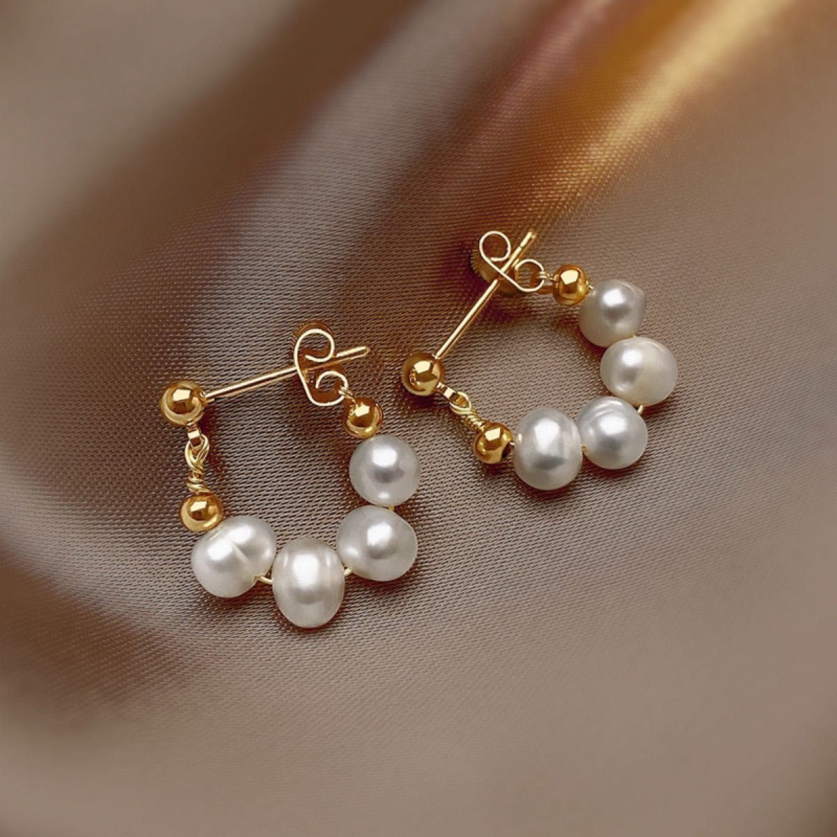 バロック淡水パールPearl＆14K ゴールドピアス 上品で独特なデザインも