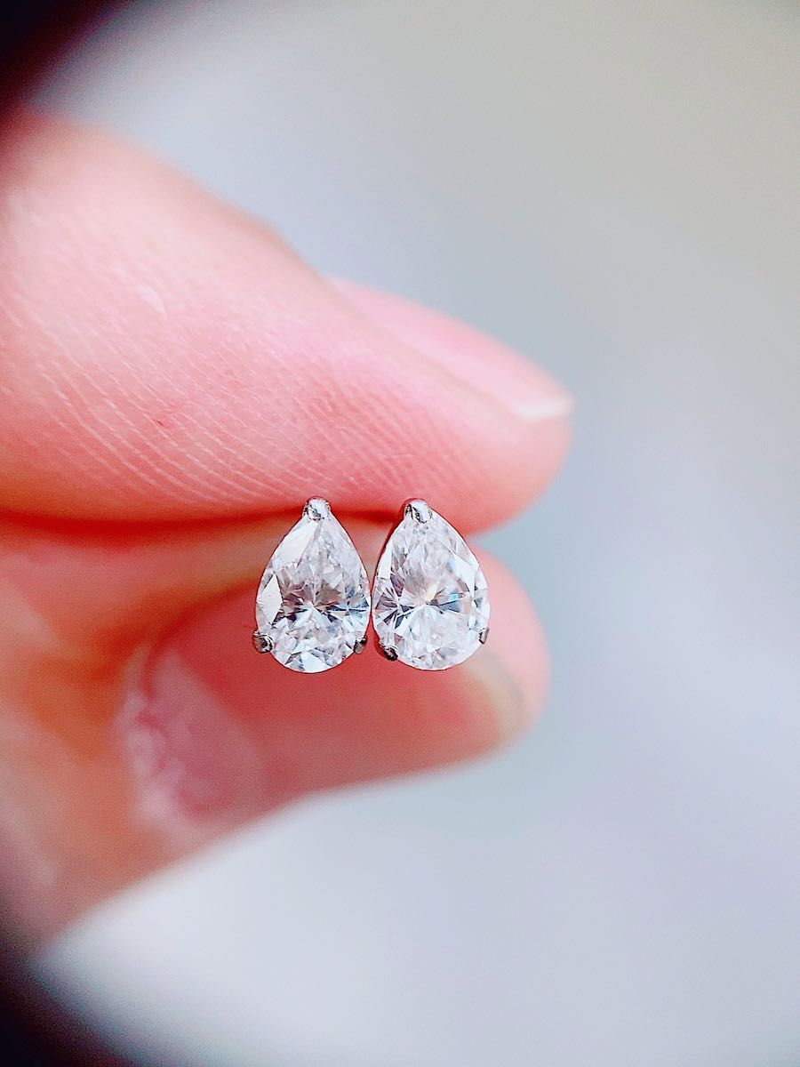 ★0.93ct★一粒ペアシェイプダイヤFH,SI-1,2プラチナスタッドピアス