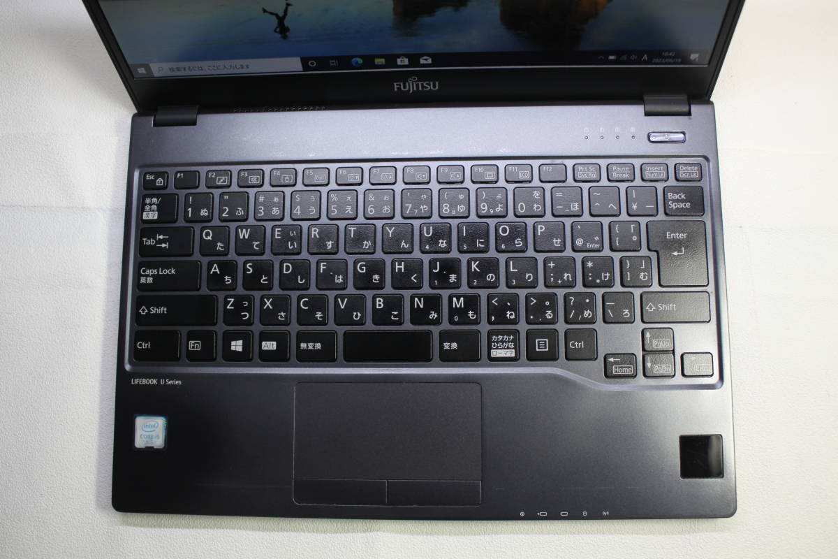 FUJITSU FMV LIFEBOOK U/R Core i5 U 2.6GHｚ・メモリー8ＧＢ