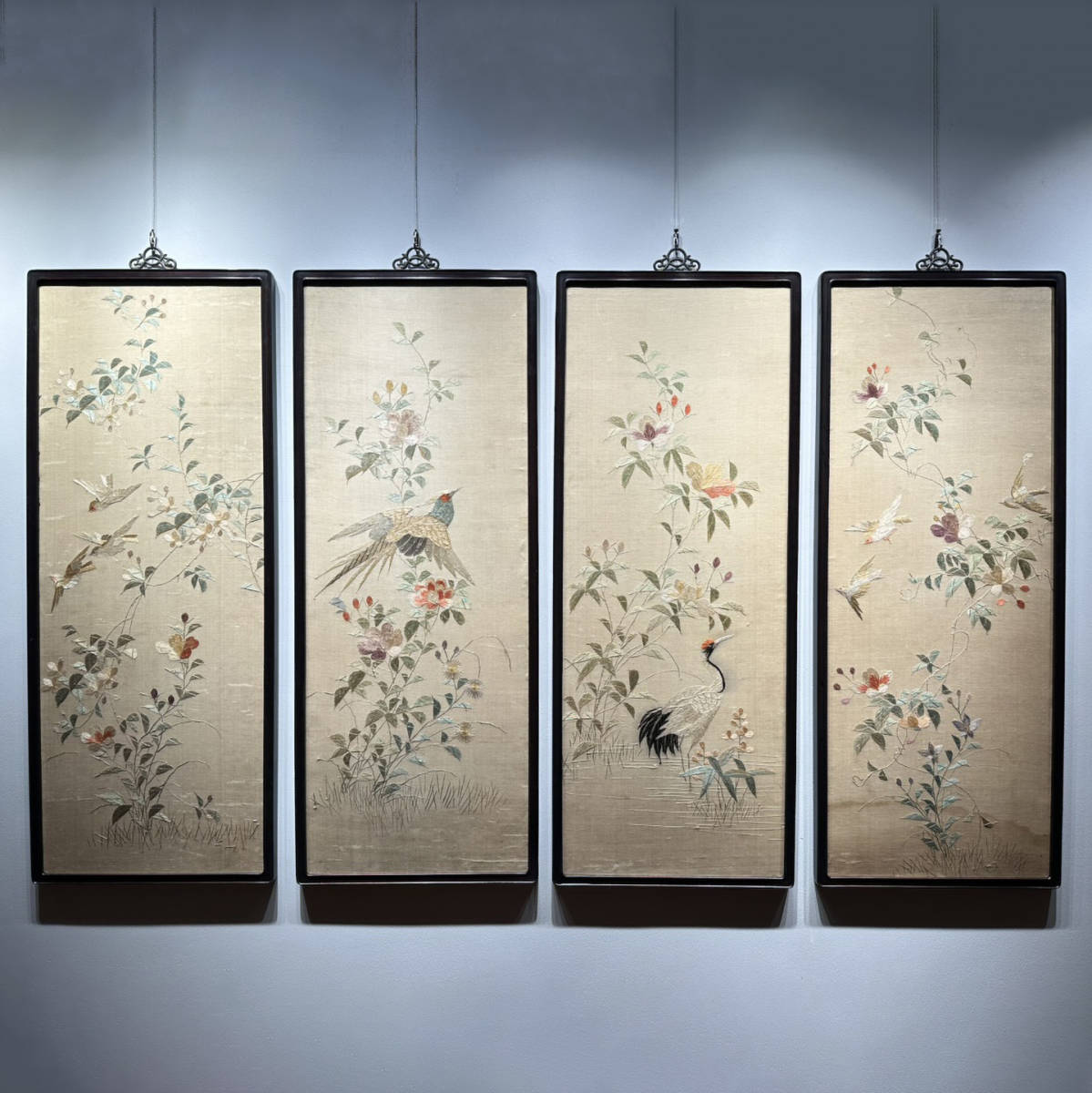  old fine art embroidery .19 century China *..[ Kiyoshi . flowers and birds map four article .] large .. picture frame frame paper . excellent article hand . Tang thing era thing tradition industrial arts LT-08219