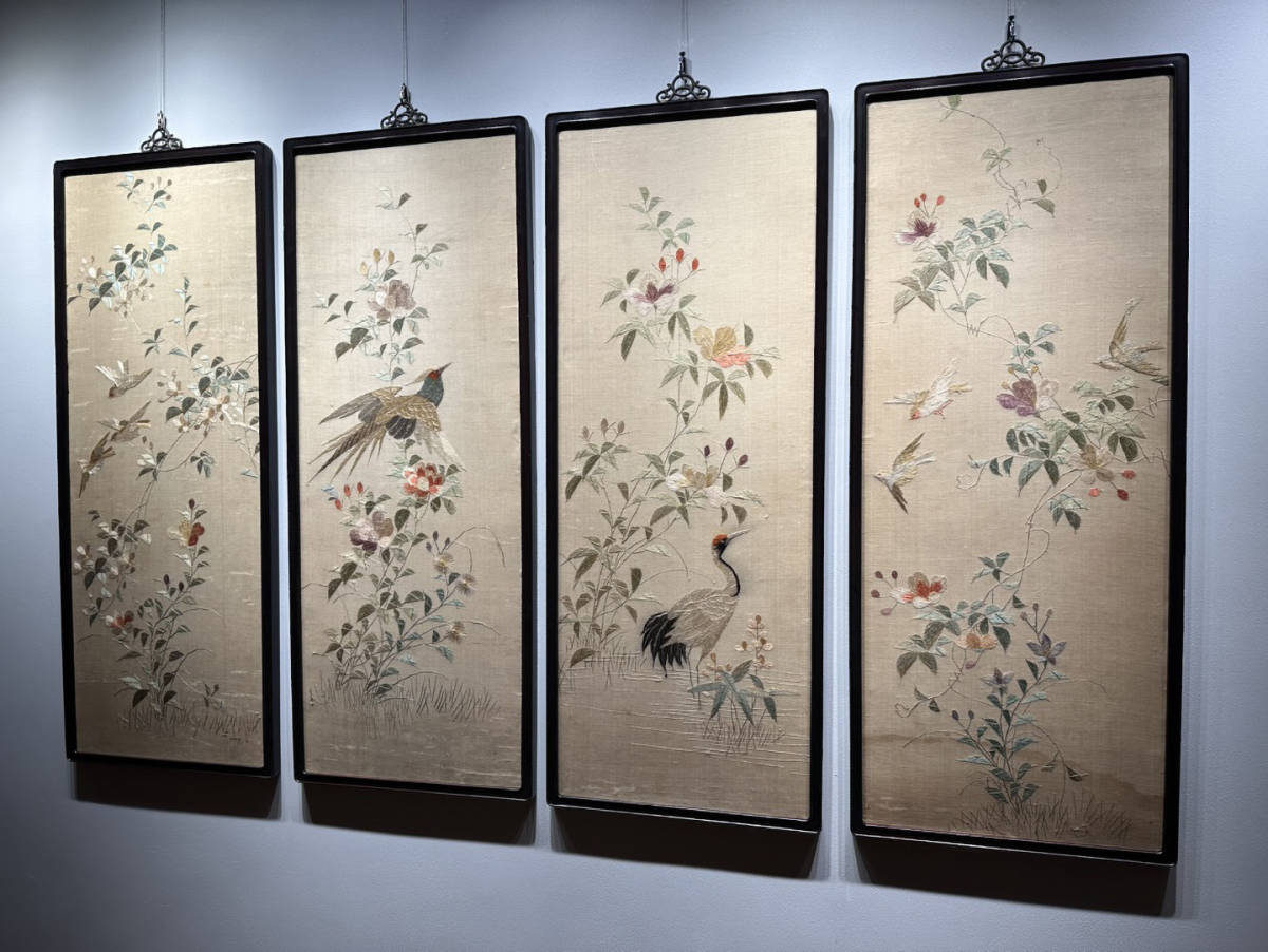  old fine art embroidery .19 century China *..[ Kiyoshi . flowers and birds map four article .] large .. picture frame frame paper . excellent article hand . Tang thing era thing tradition industrial arts LT-08219