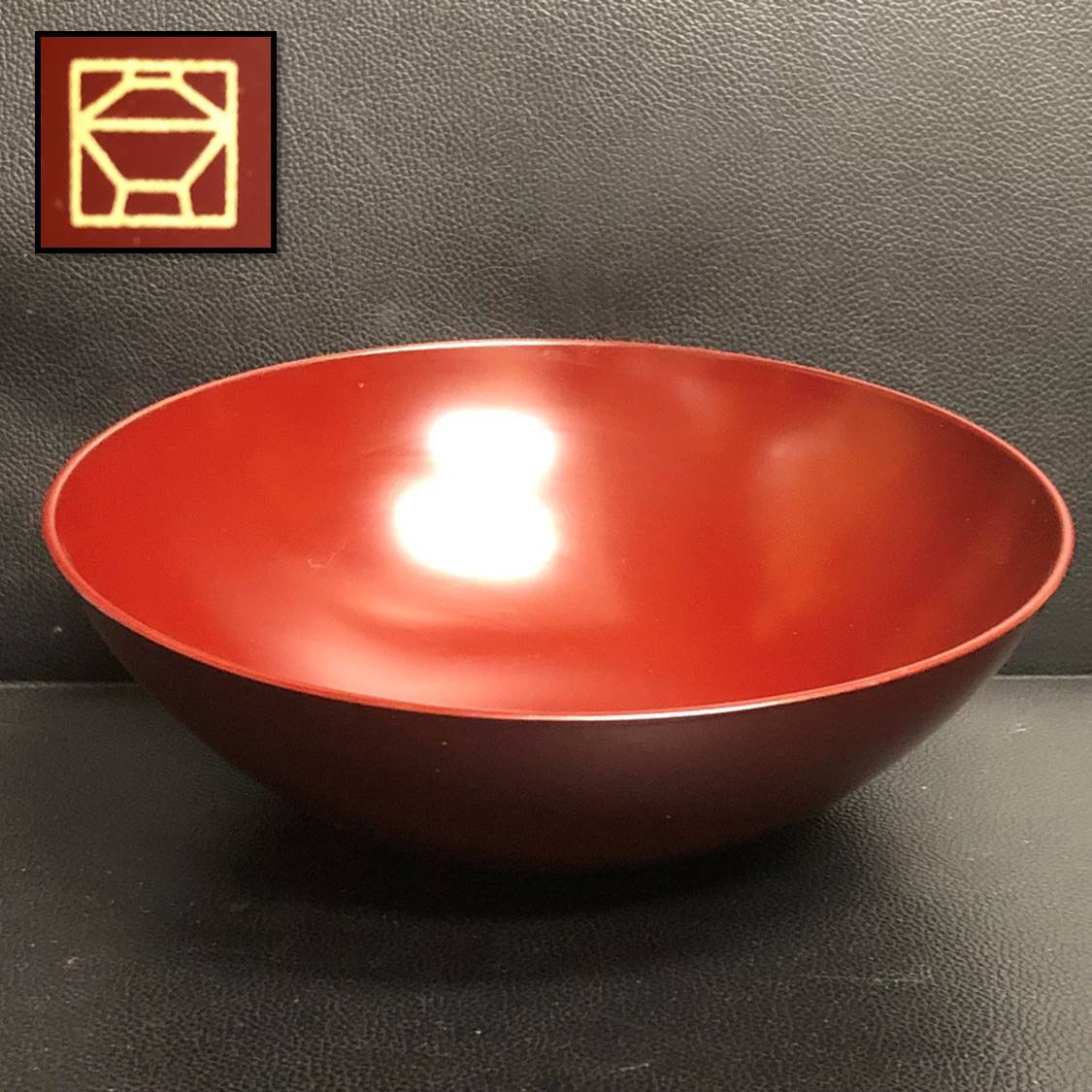 《食器》 漆器調「大サイズのボウル(鉢)：お椀のマーク 朱赤色」 直径：約21.8cm・高さ：約7.3cm 和食器：1点_画像1
