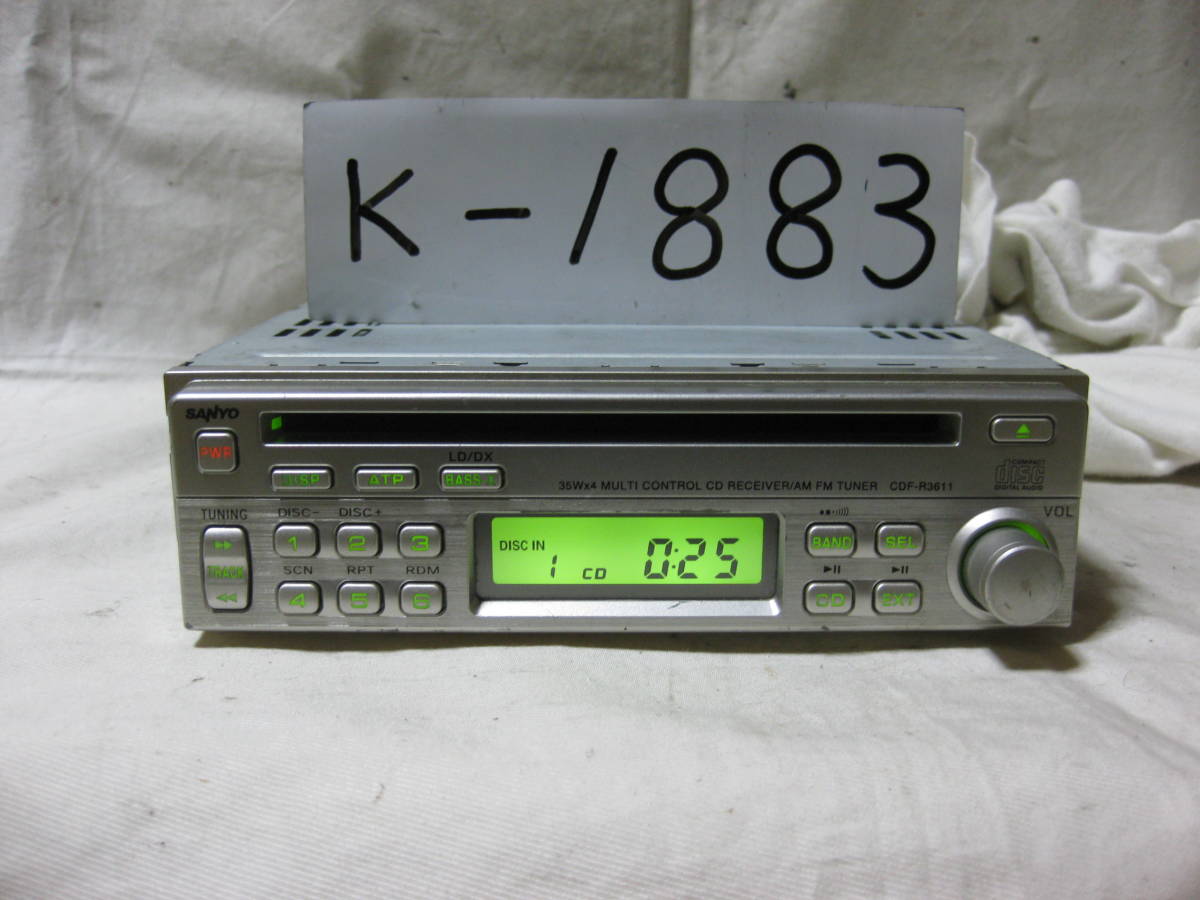 K-1883　SANYO　サンヨー　CDF-R3611G 99000-79L90　1Dサイズ　CDデッキ　故障品_画像1