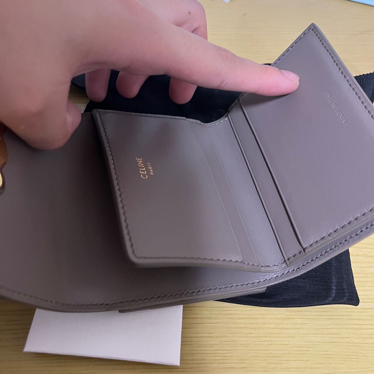 セリーヌ コイン入れ付きコンパクトウォレット トリオンフ セリーヌ コイン入れ付きコンパクトウォレット トリオンフ