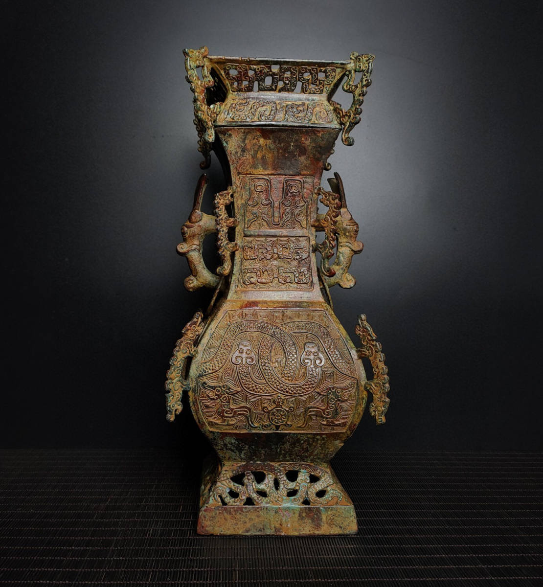 戦・青銅製・龍紋・方瓶『収蔵家蔵』置物・古賞物・古美術品・家族珍蔵品
