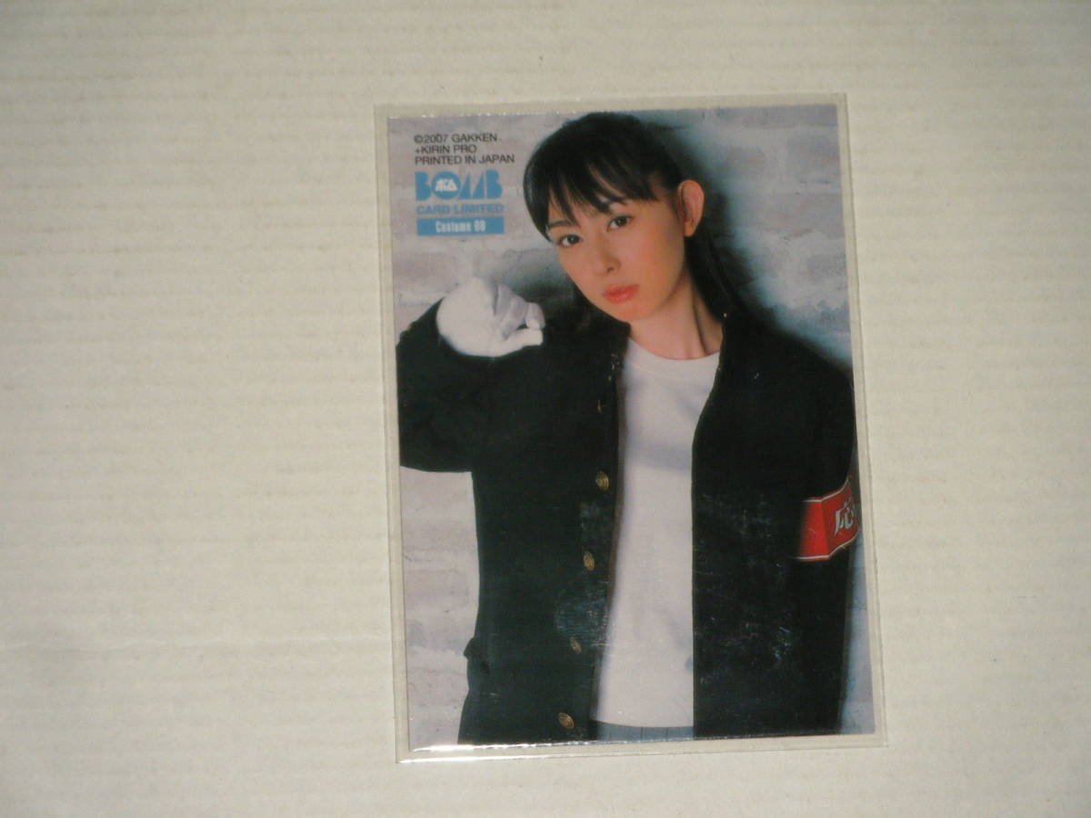 □■BOMB(2007)/秋山莉奈 コスチュームカード08(白Tシャツ) #024/250_画像2