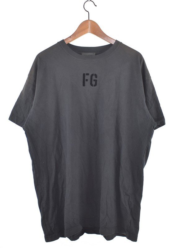 売れ筋新商品 FEAR GOD/フィアーオブゴッド　7th　ヴィンテージ加工FGロゴプリントTシャツ　サイズ：XL　カラー：ブラック OF 文字、ロゴ
