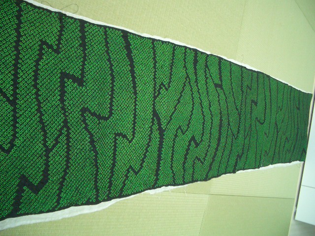 古布正絹総絞りはぎれ黒緑　154㎝　アンティーク昔着物リメイク古裂しぼりお細工に_画像2