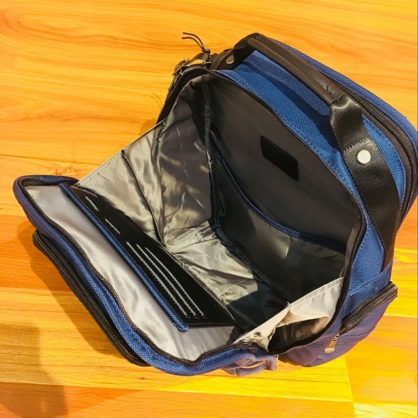 熱門美品★Tumi Bag TUMI Alpha 2“T-Pass商務艙·簡約包/背包（Luc）26578 D 2 Navy 原文:人気美品★トゥミ バッグ TUMIアルファ２”T-Pass ビジネス・クラス・ブリーフパック /バックパック（リュック）26578 D2　ネイビー