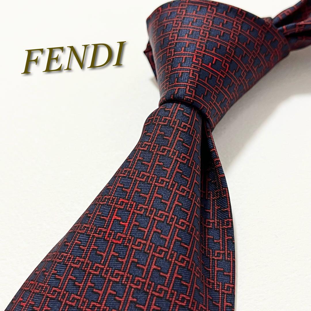 【極美品】FENDI フェンディ ネクタイ ズッカ総柄 FF イタリア製 総柄 ワンポイントロゴ スーツ ハイブランド 高級 ブランドロゴ メンズ