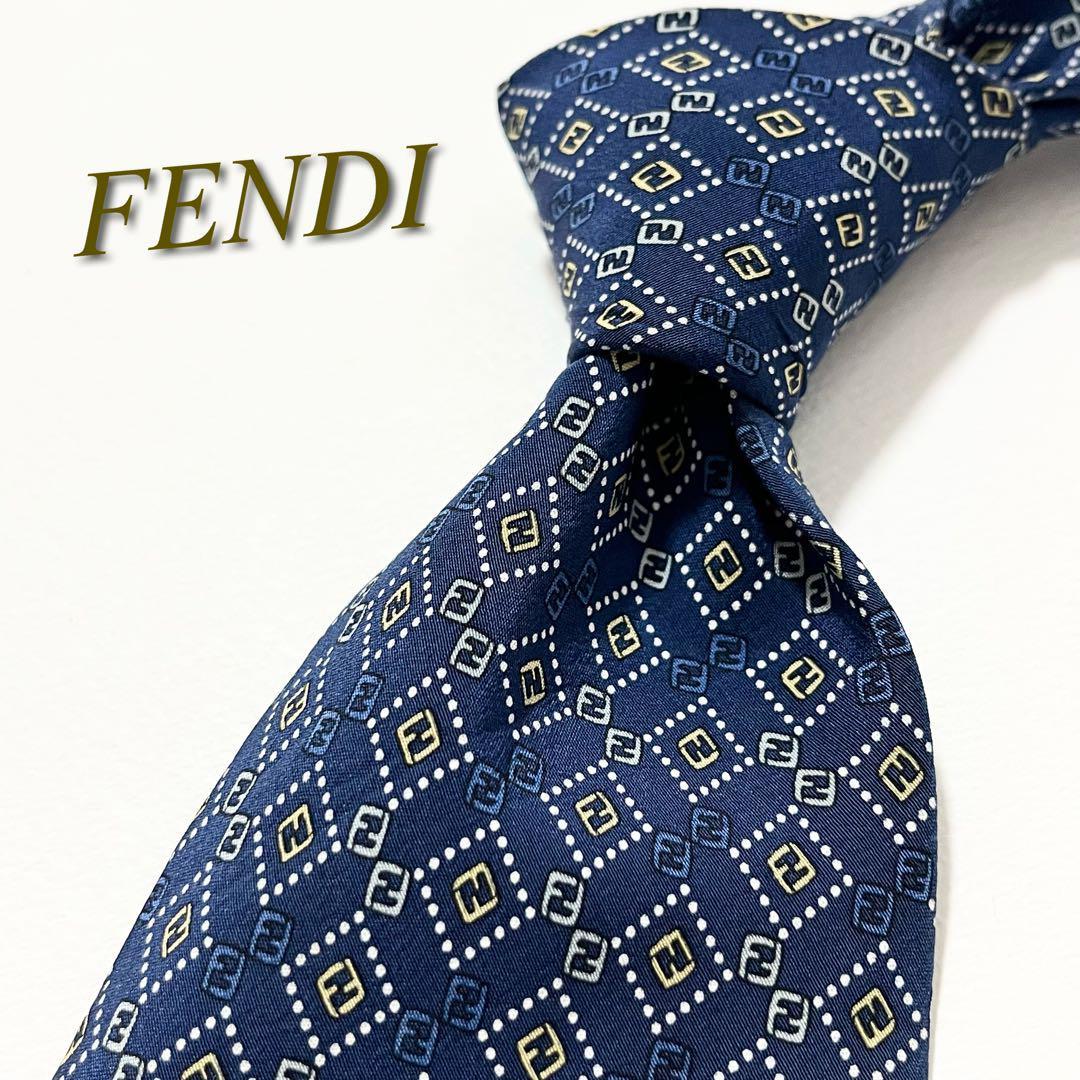 【美品】FENDI フェンディ ネクタイ 総ズッカ柄 FF柄 シルク イタリア製 総柄 パターン ワンポイントロゴ スーツ ハイブランド 高級 メンズ_画像1