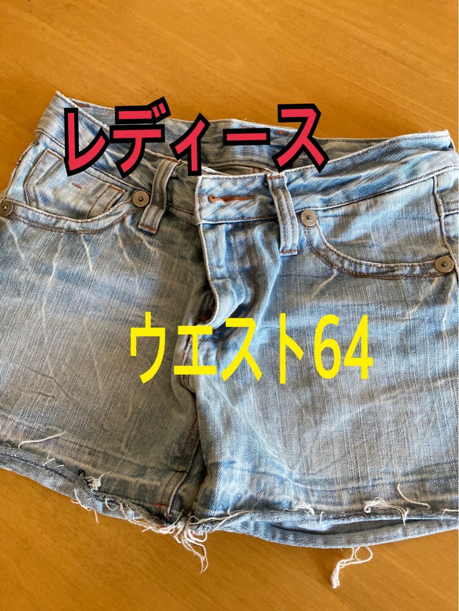 レディース デニムパンツ　短パン　ダメージジーンズ　ウエスト64センチ　中古品