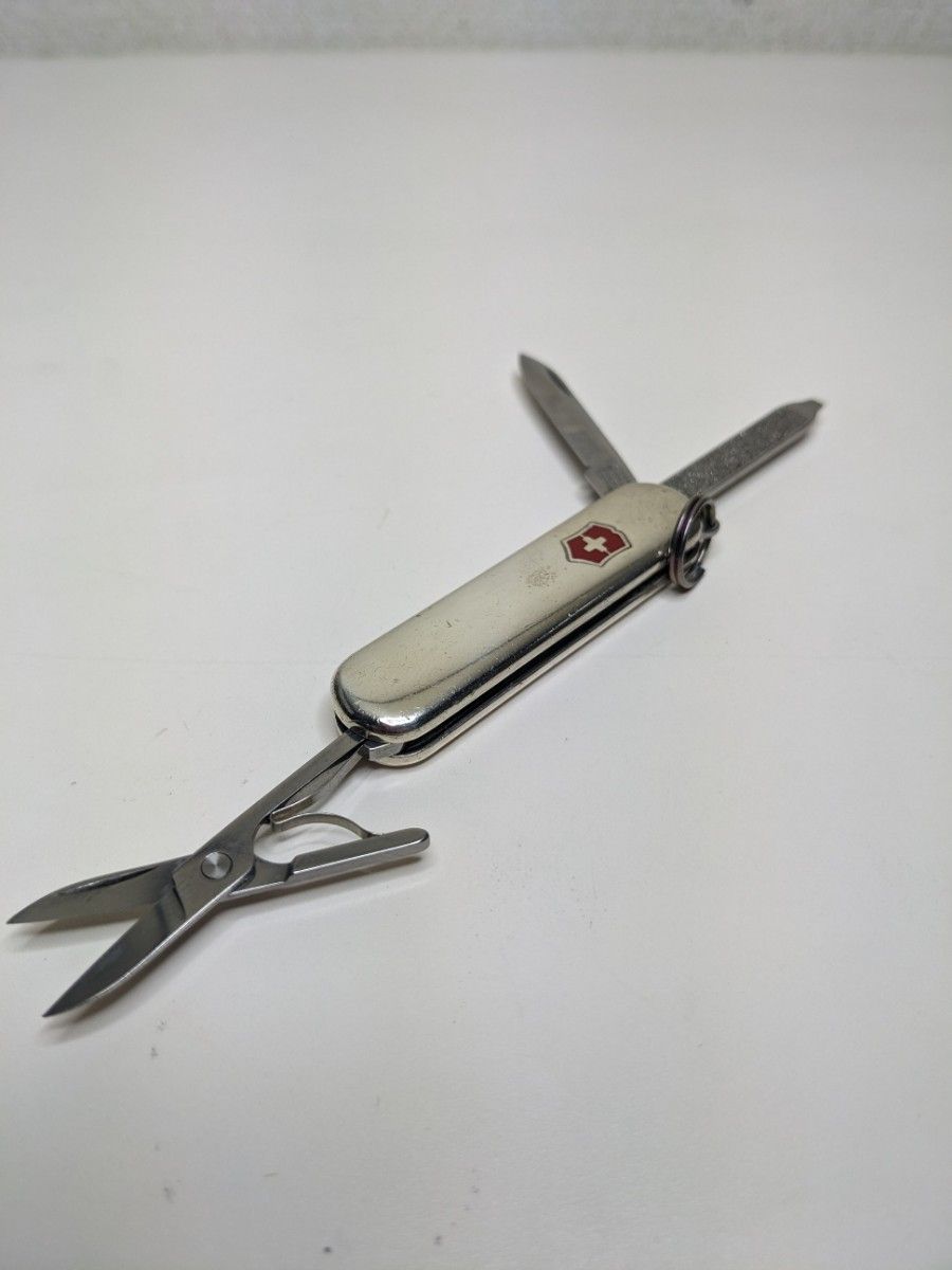 VICTORINOX(ビクトリノックス) クラシック　ポケットナイフ　シルバー