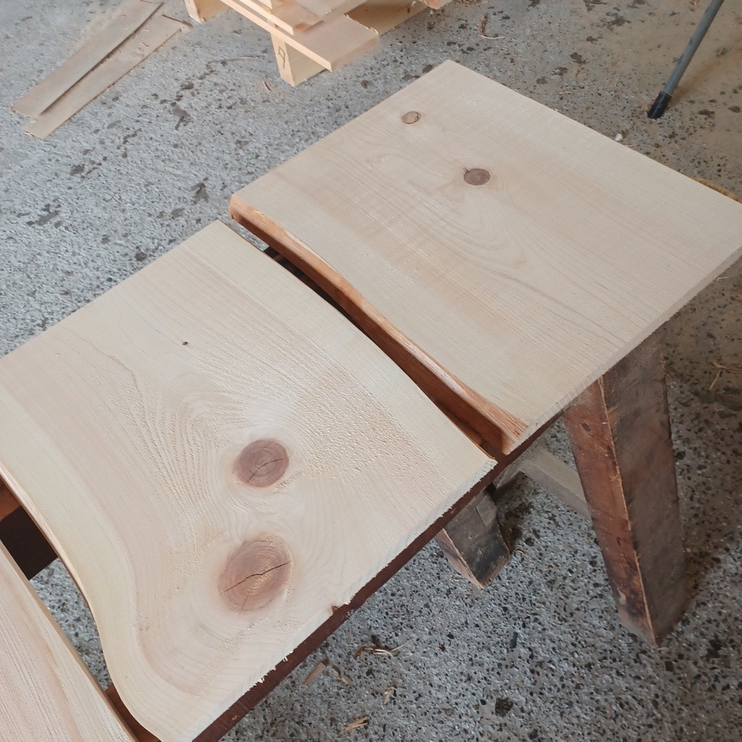 C-1449【サイズ色々】　 国産ひのき 　耳付節板 　4枚セット　テーブル 　棚板　 看板 　一枚板　 桧　 檜　無垢材　 DIY