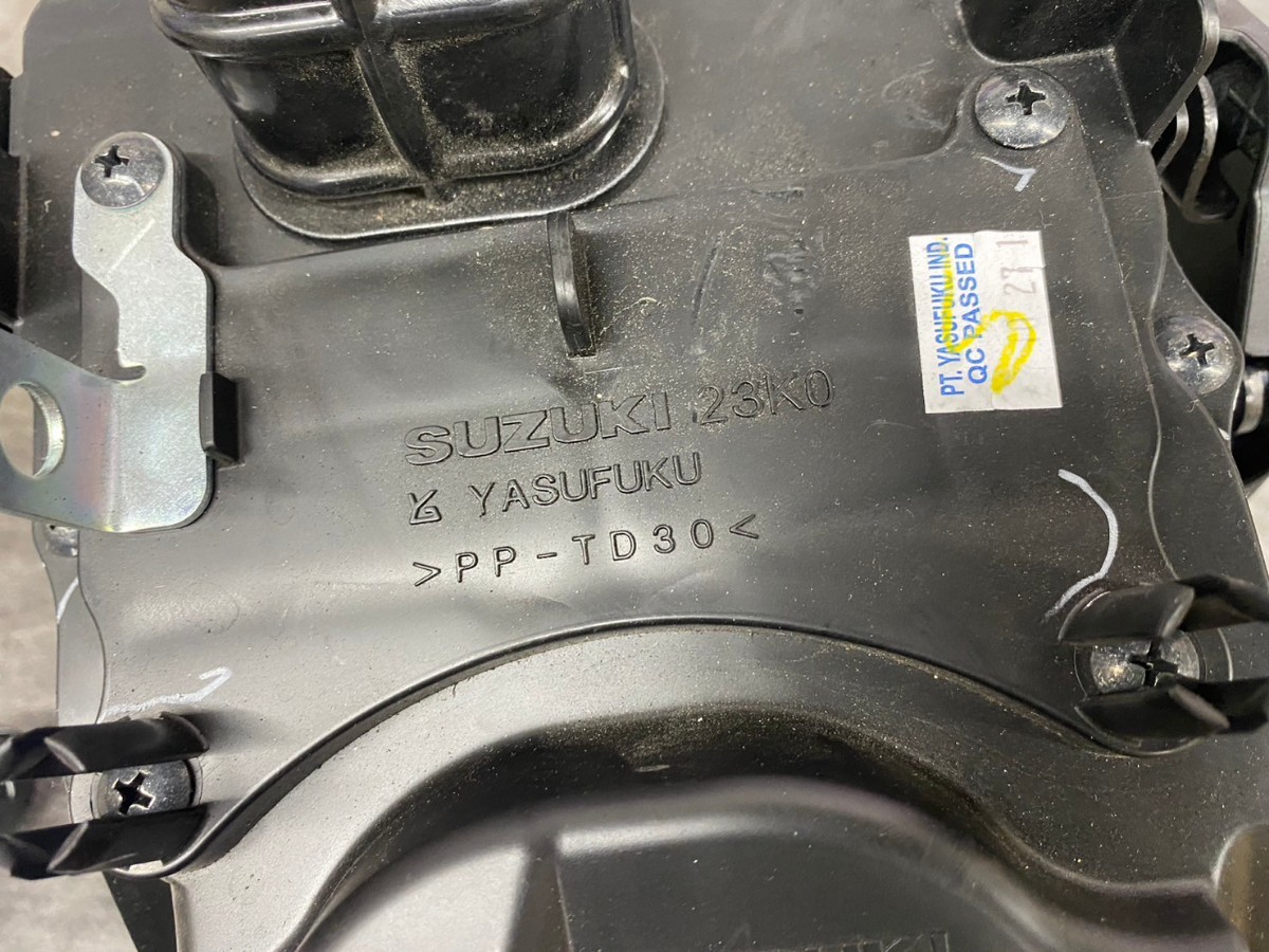 スズキ　GSX R125　DL32D　エアクリーナーボックス　BOX　ASSY　セット　SUZUKI　純正　部品　パーツ_画像4