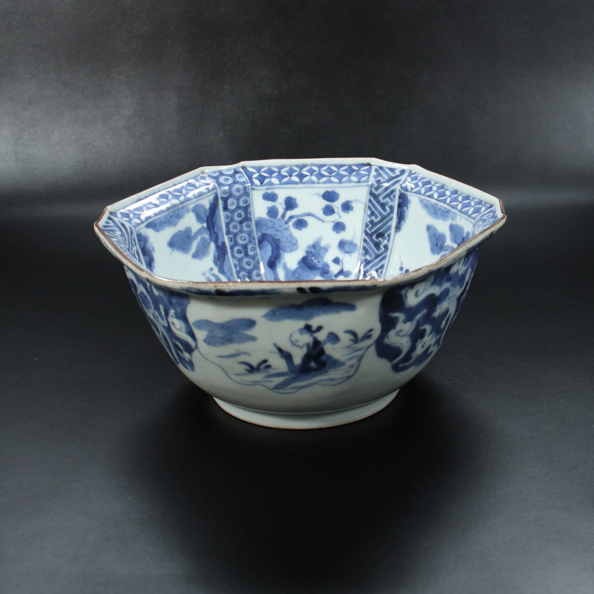 □ 日本古陶磁 □ 江戸時代 古伊万里 染付人物に花鳥文 六角鉢