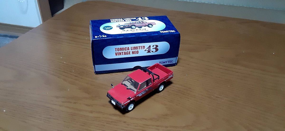 トミカ　リミテッド　ヴィンテージ　ネオ　 ダットサン　トラック キングキャブ　4WD AD (赤)　1983年式 1/43