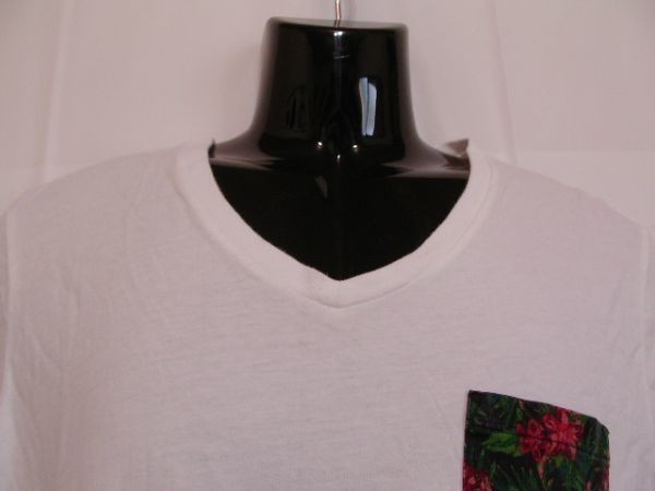 ssy146 ikka 半袖 Tシャツ ホワイト ■ 胸に花柄ポケット ■ Vネック シンプル トップス 綿100％ LLサイズ_画像3