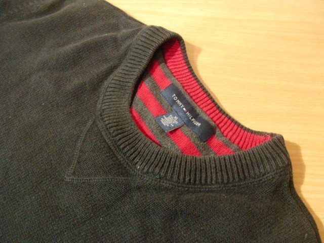 ssy4149 TOMMY HILFIGER トミーヒルフィガー メンズ 長袖 コットンニット セーター ブラック ■ ワンポイント刺繍 ■ 無地 XLサイズ_画像2