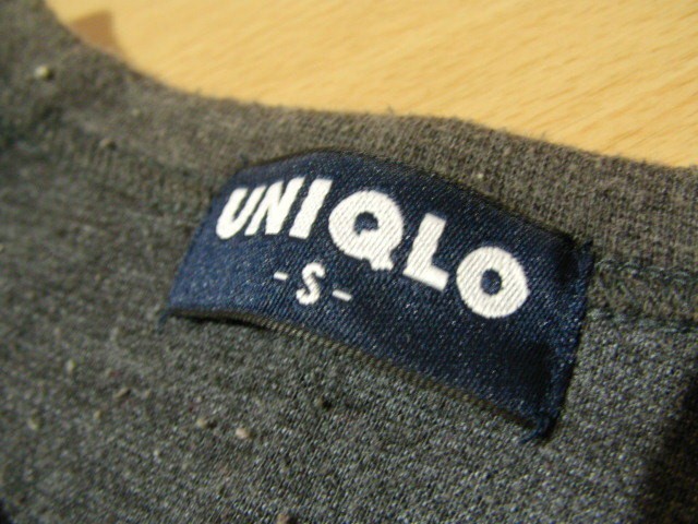 ssy3664 ユニクロ UNIQLO メンズ 長袖 カットソー グレー ■ 袖にライン ■ ラグランスリーブ クルーネック Sサイズ_画像8