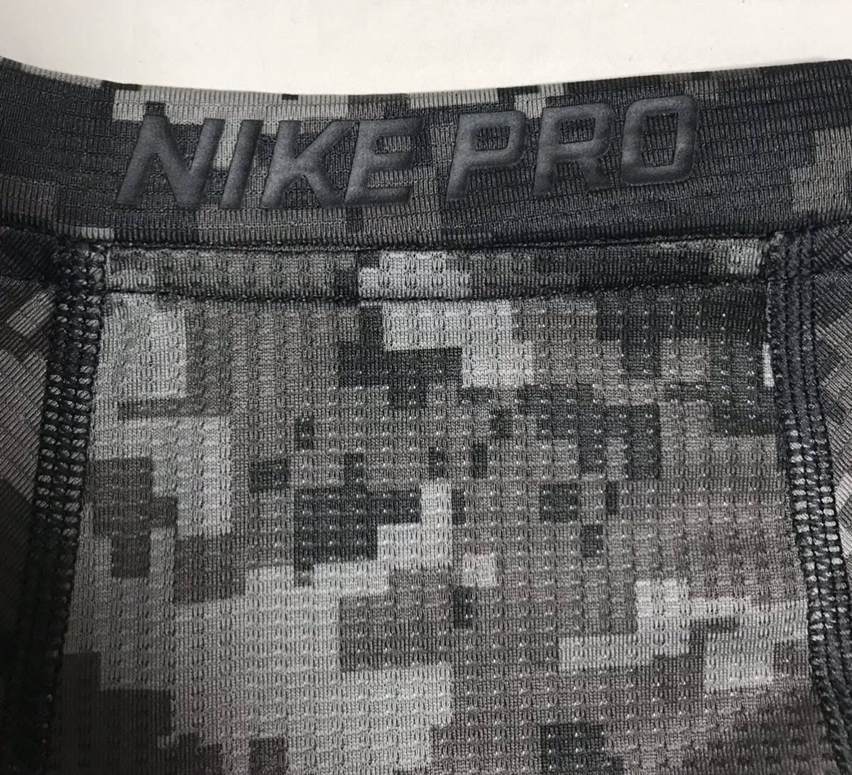 NIKE PRO ナイキ プロ HYPERCOOL ハイパークール 半袖 トレーニング シャツ Tシャツ M デジカモ 迷彩 CAMO カモ_画像5