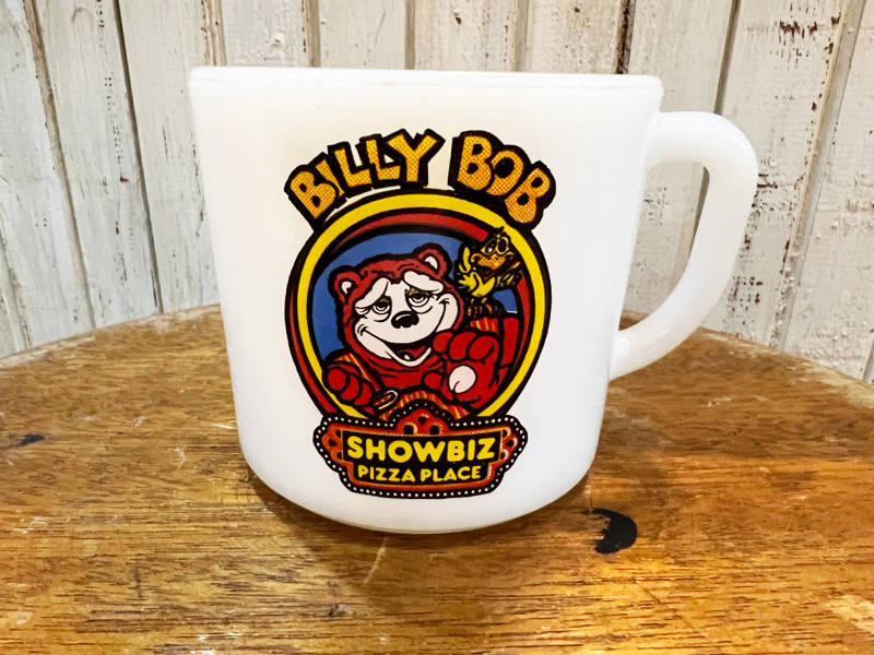 USA製 Vintage Fire-King/ファイヤーキング 企業物 SHOWBIZ PIZZA PLACE BILLY BOB マグカップ アドマグ コレクション ミルク Dハンドル_画像1