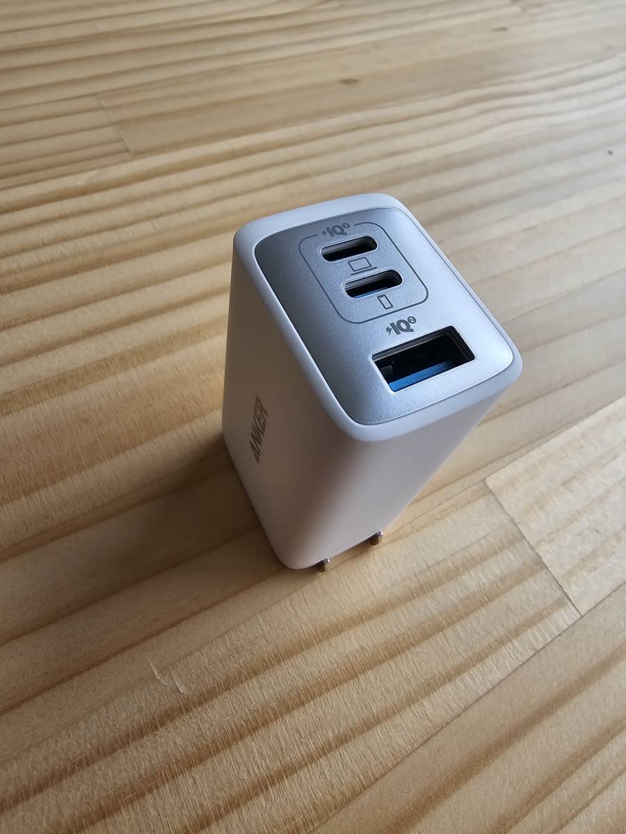 Anker PowerPort III 3-Port 65W Pod (USB PD 充電器 USB-A & USB-C 3ポート)_画像1