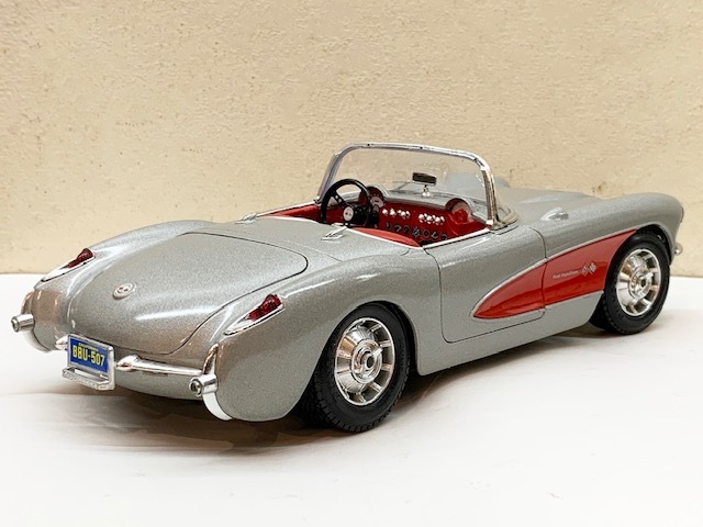 ■ダイキャストカー■CHEVROLET CORVETTE 1957 コルベット■1/18■burago社製■