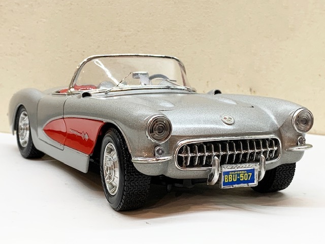 ■ダイキャストカー■CHEVROLET CORVETTE 1957 コルベット■1/18■burago社製■