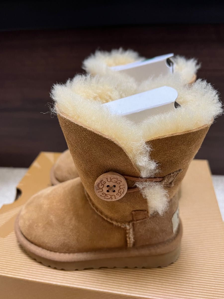 UGG ブーツ ハワイ購入 T BAILEY BUTTON 5881T CHE-