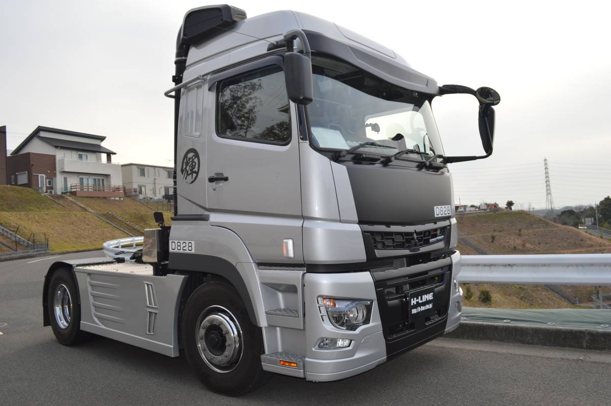 １７FUSO　トレーラー　大型　スーパーグレート　フロントバイザー（FRP)　架装、ユーロ　　H-LINEブランド_画像1