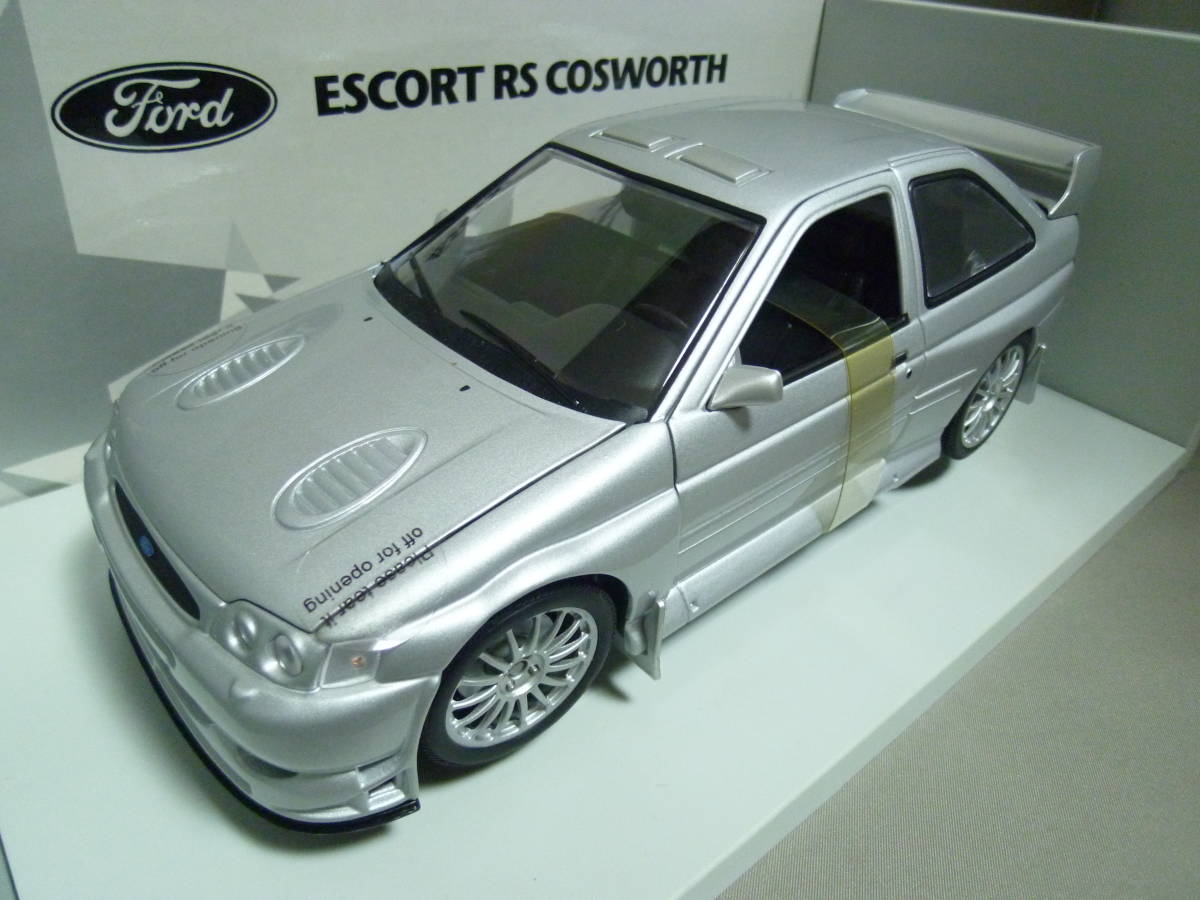 UT models 1/18 フォード エスコート RS コスワース ＷＲC ストリートカー 1997 シルバー_画像1