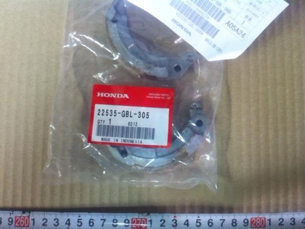 新品送料込 ズーマー50クラッチシュー２個セットＧＢＬ純正_画像2