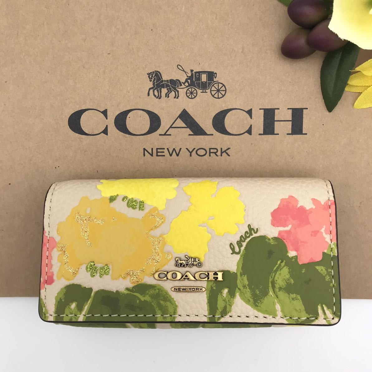 大量入荷 COACH ★大人気★ 6リング キーケース フローラル プリント キーホルダー キーリング 花柄 CC963 B4L38 新品 キーケース 大量入荷 COACH ★大人気★ 6リング キーケース フローラル プリント キーホルダー キーリング 花柄 CC963 B4L38 新品 キーケース