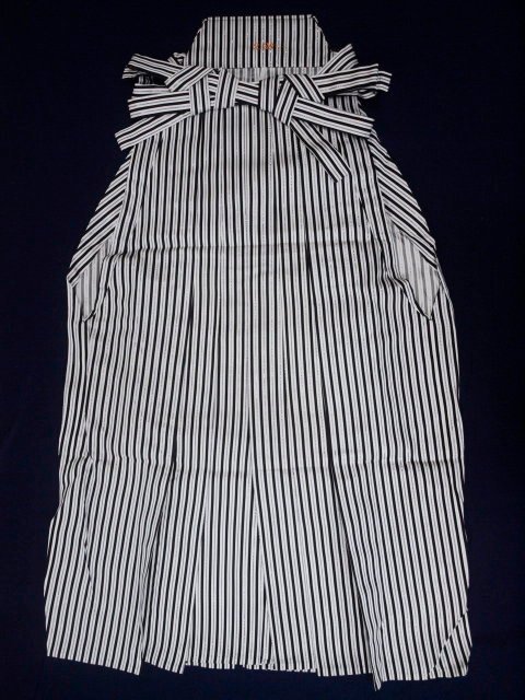 貸衣装処分品　0510　男性用袴　2尺5寸5分　行燈型　黒/白/銀　縞　97㎝（185㎝前後）（レターパック不可）
