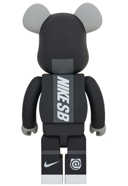 Медведь найк. Bearbrick Nike SB 1000. Medicom Bearbrick найк. Фигурка Medicom Toy Bearbrick. Bearbrick Nike SB Black.