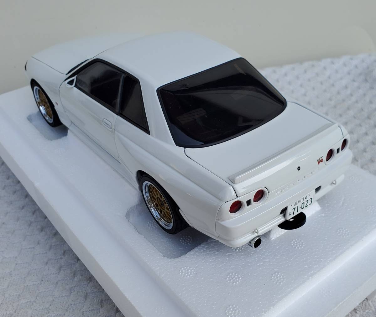 送料無 30周年 トランク未開 Aa 1/18 湾岸ミッドナイト ニッサン R32 スカイライン GT-R レイナ Late Ver. オートアート ミニカー AUTOart _リヤになります。