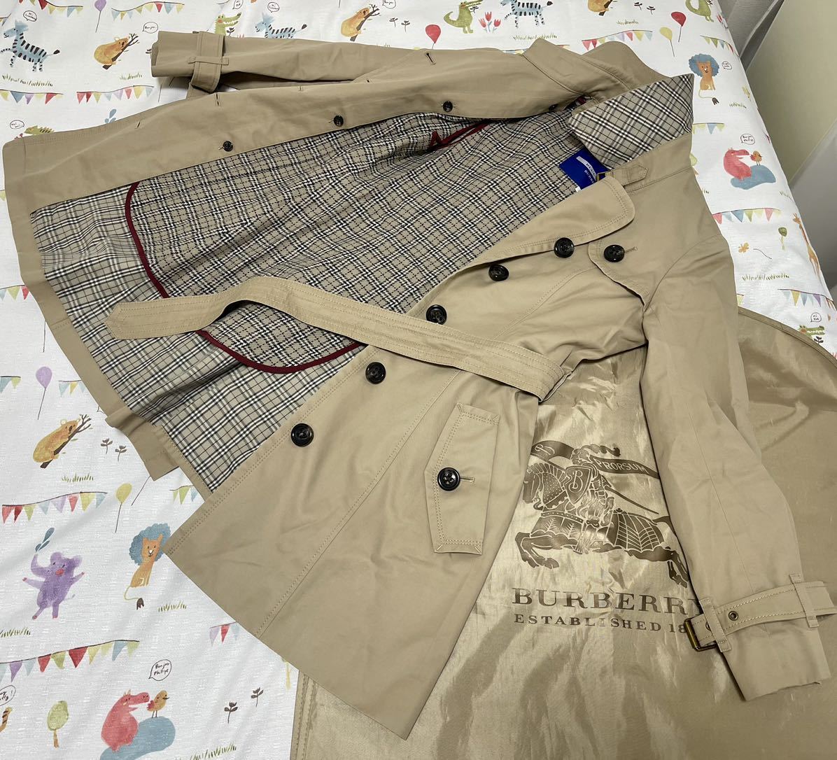 18万 美品高年式光沢ハニーベージュ36 160 S M BURBERRY