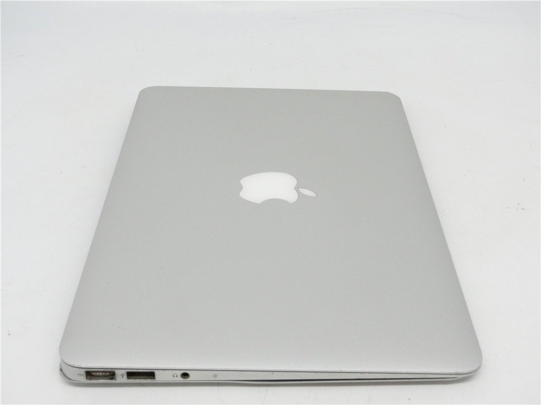 中古　Macbook Air　A1370　　本体止めネジ欠品 　通電しません　詳細不明　ノートPCパソコン　ジャンク品　_画像4