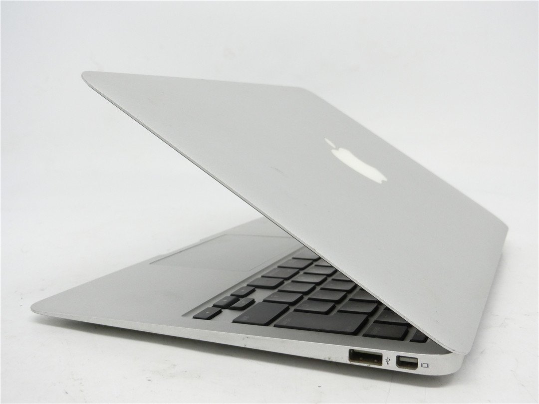 中古　Macbook Air　A1370　CoreU9400　4GB　HDD無し　　通電しません　詳細不明　ノートPCパソコン　ジャンク品　送料無料_画像4