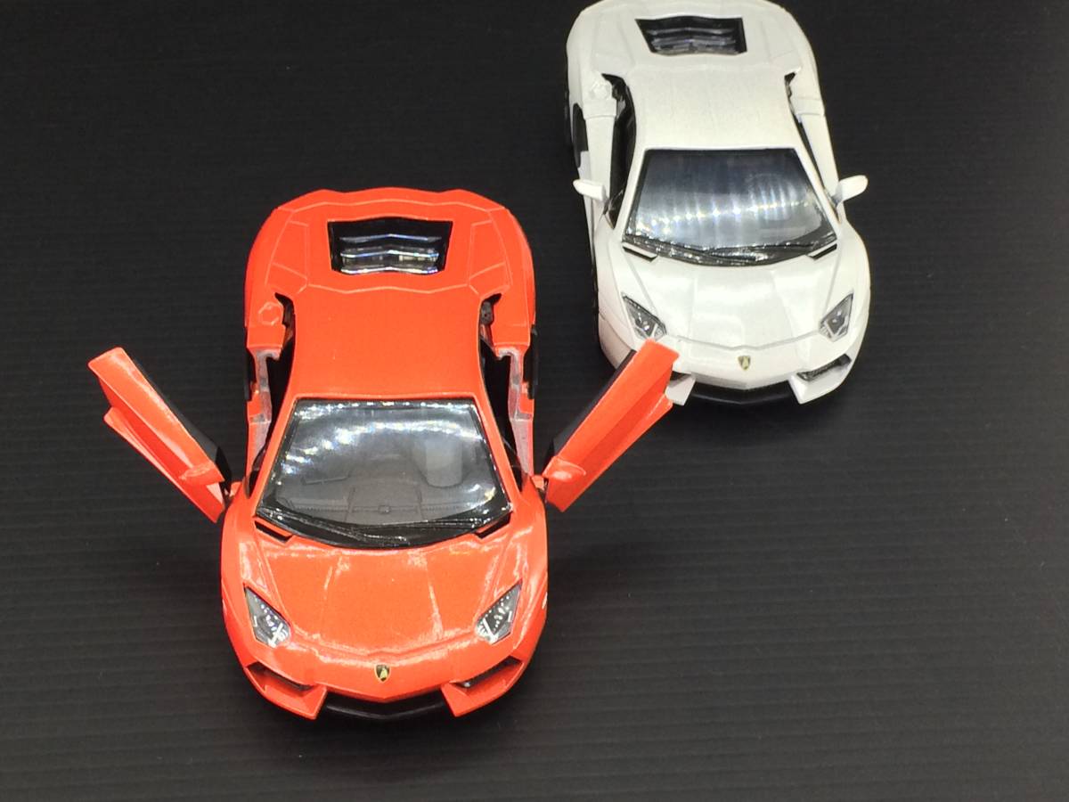 ランボルギーニ アヴェンタドール LP700-4 1/38 2台セット KINSMART ミニカー プルバックカー オレンジ ホワイト_画像5