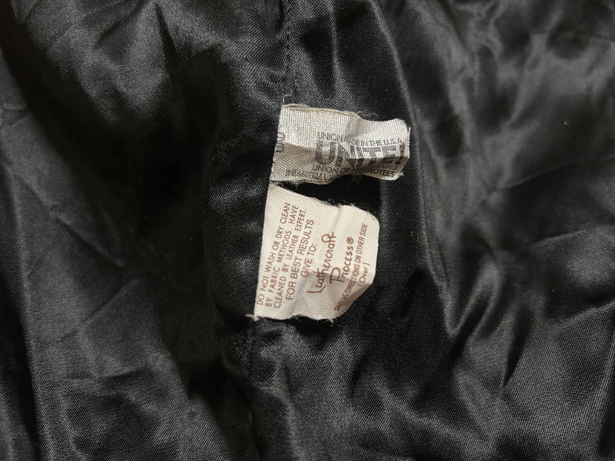 希少 オールブラック USA製 【90s ビンテージ FOX NEWS テレビ番組 レザー袖 スタジャン 企業ロゴ 】アメリカ 黒 刺繍 BUTWIN デロング